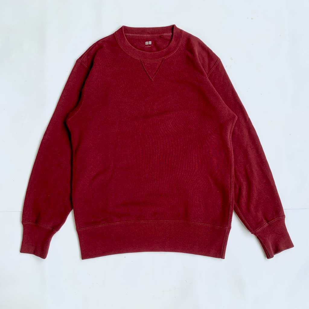Uniqlo crewneck maroon