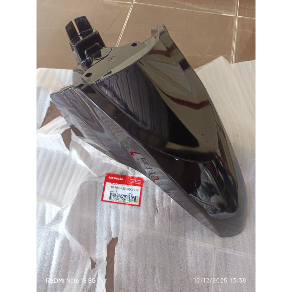 fender front spakbor slebor depan vario125 KZR violet original AHM