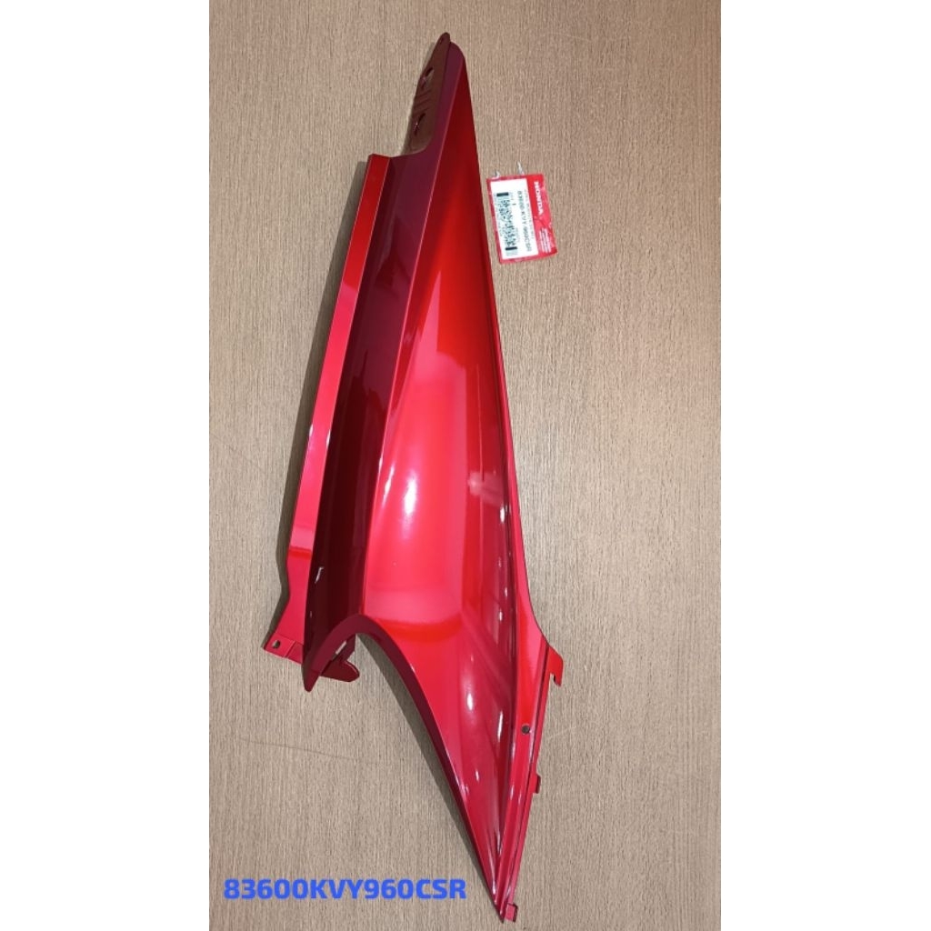Cover L Body CN SC MT – Honda Beat Karbu (2008–2012) | 83600-KVY-960CSR