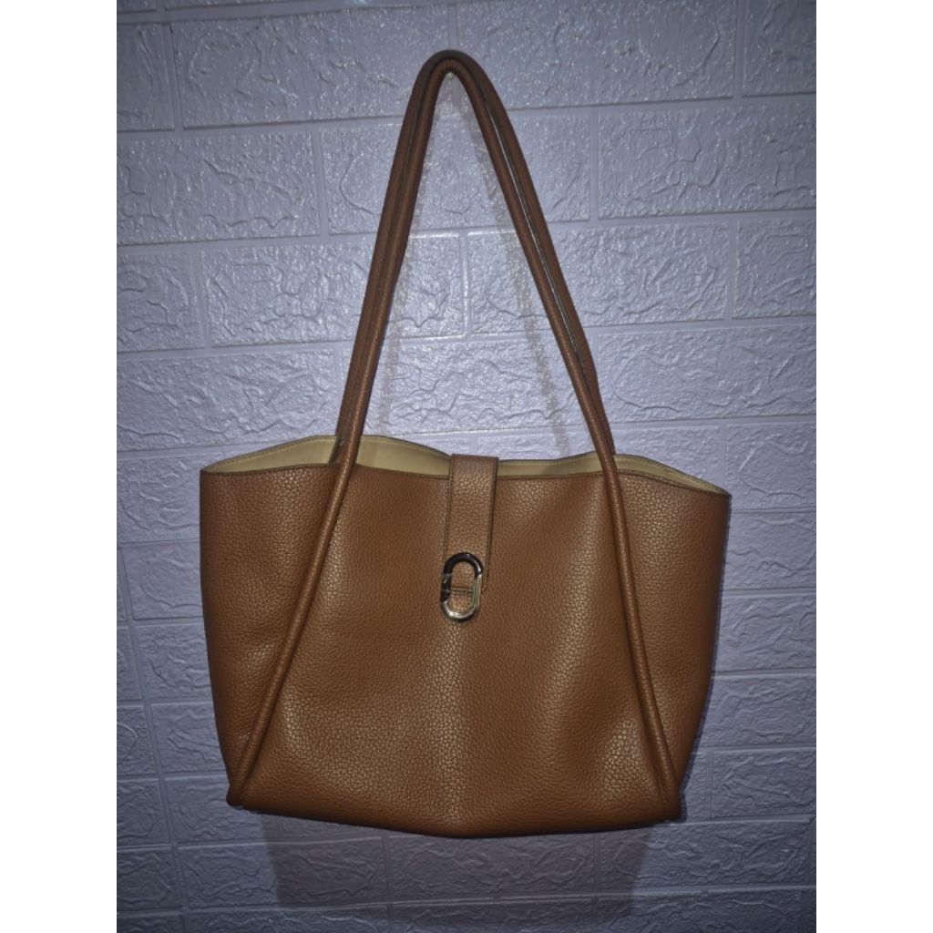 Les catino amory shoulder