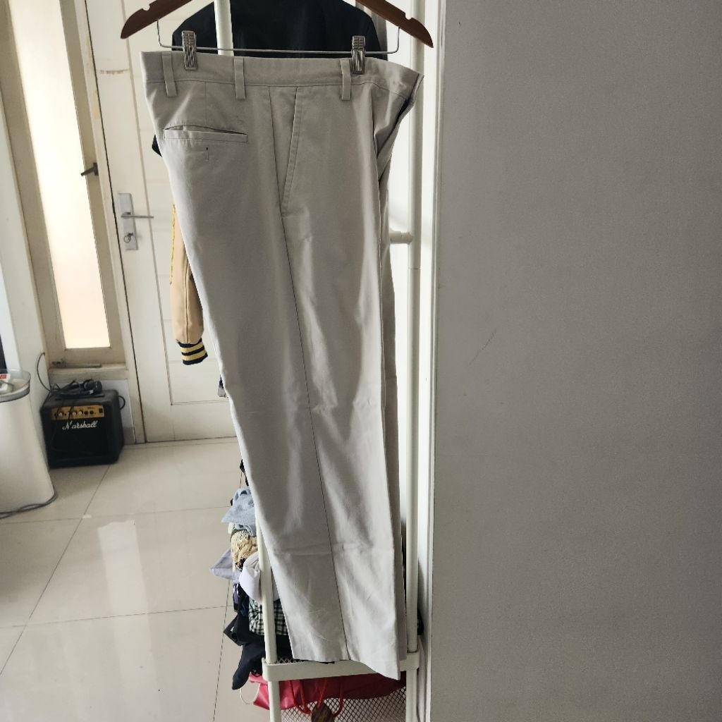 Celana Dockers Classic Fit Chino Pants Men’s 32x32 Regular Waist Straight Beige Casual