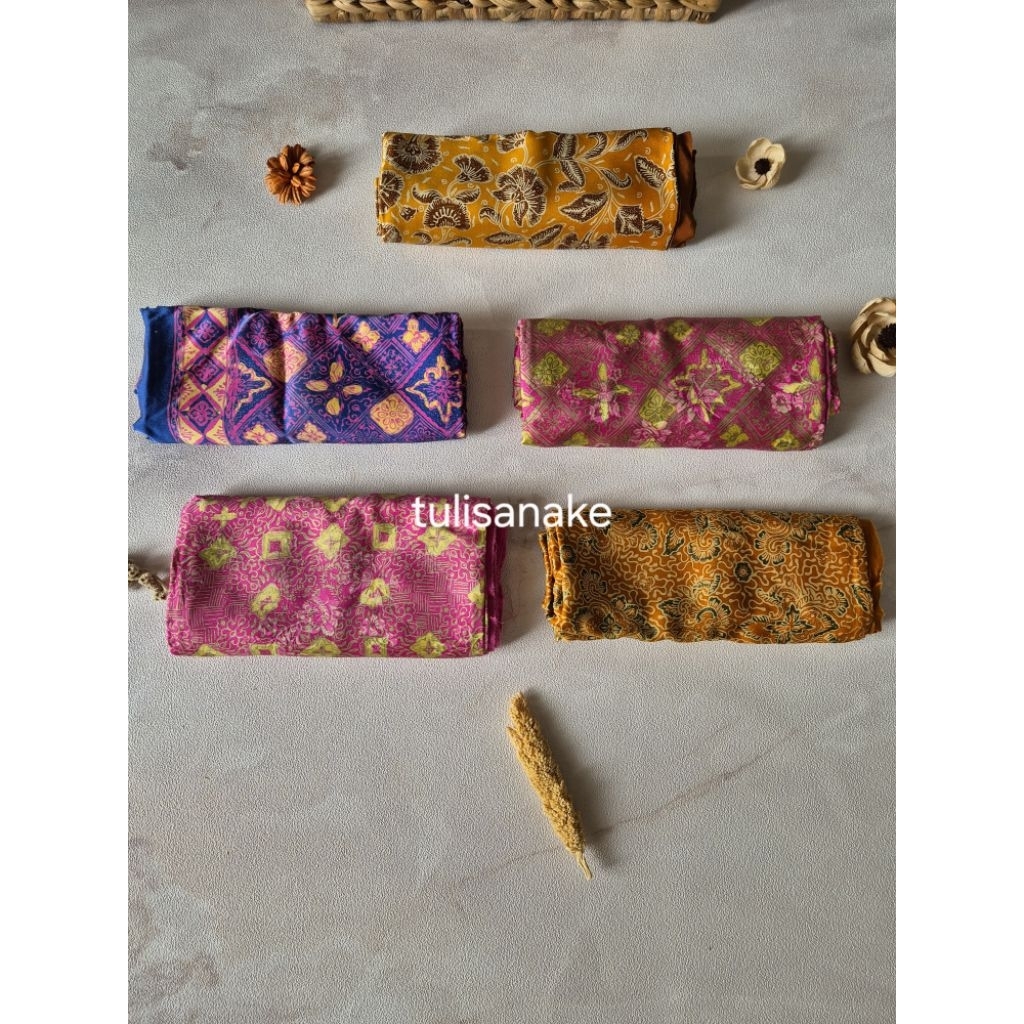 Batik sutra tanpa selendang