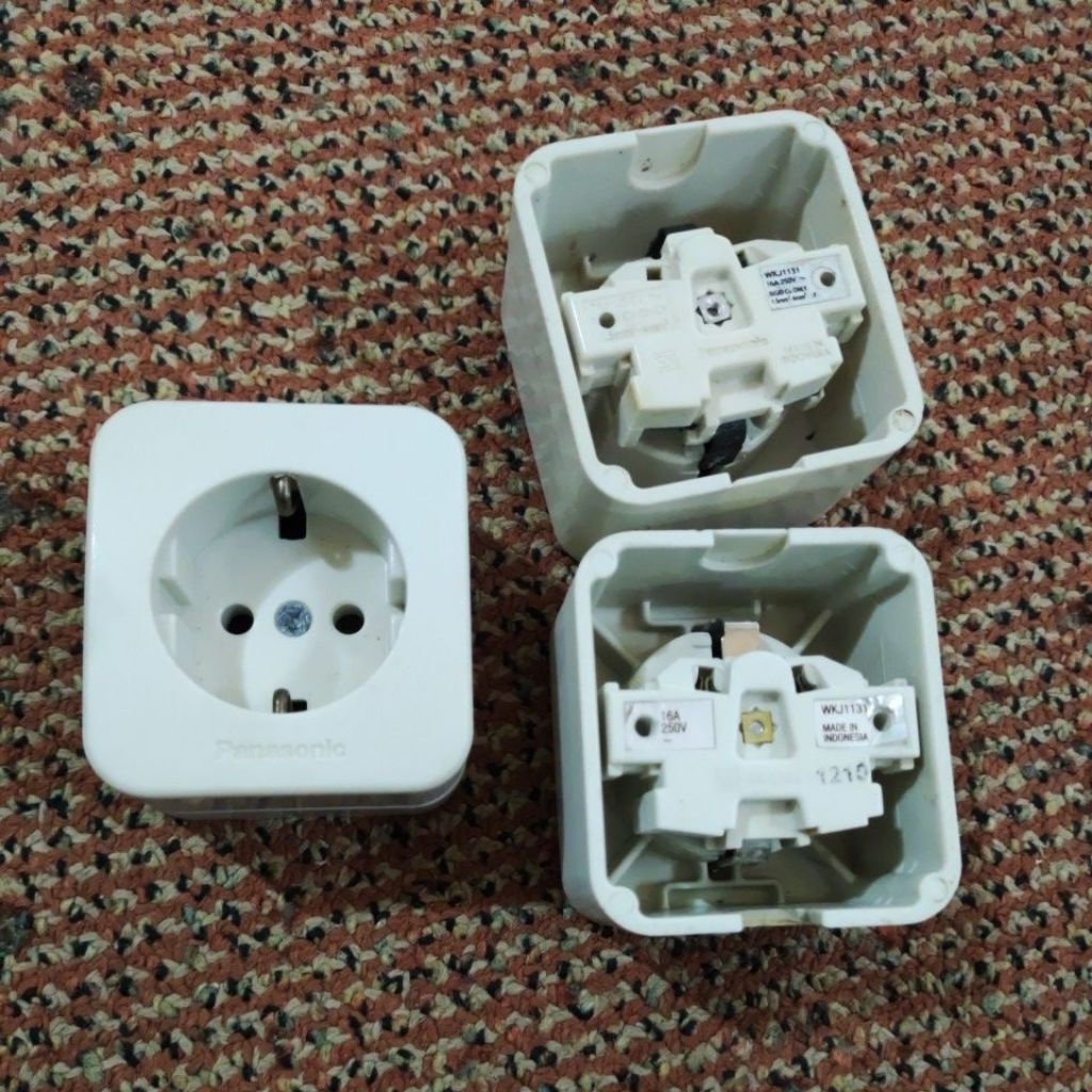 Stop kontak tempel Outbow Panasonic