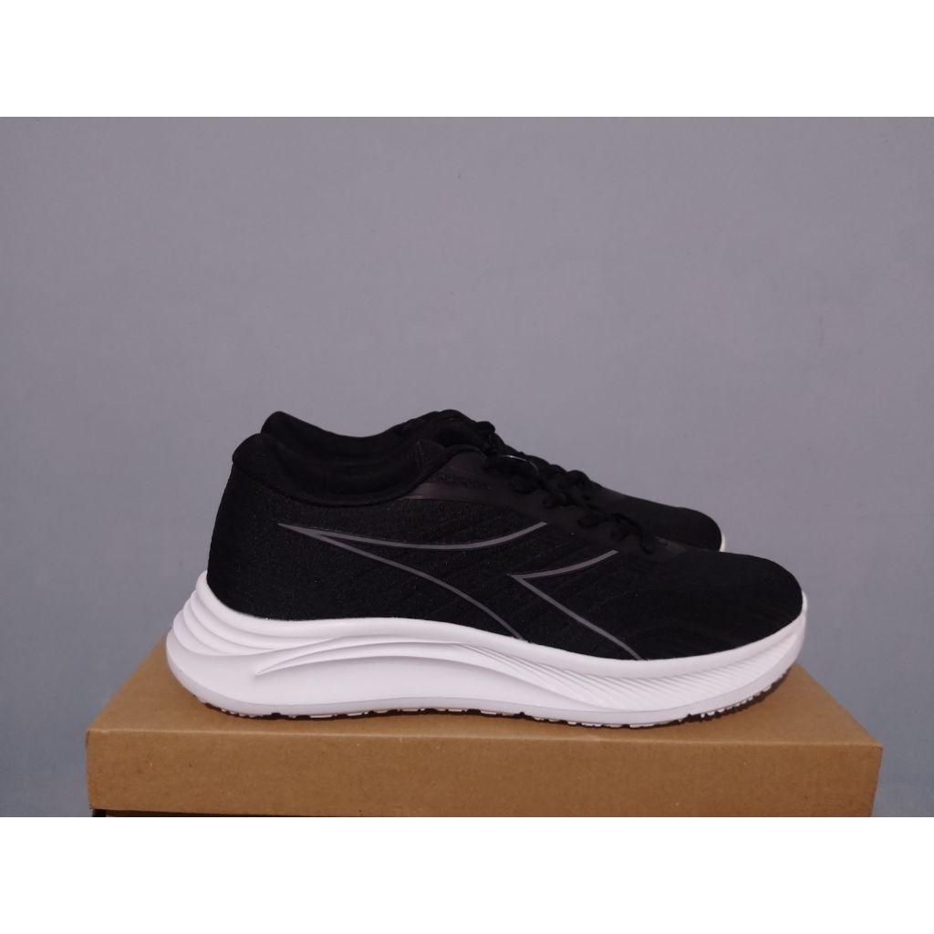 Sepatu Pria Running Olahraga Lari DIADORA MEDALION BLACK DIAX24F0905B Size 42 Original BNIB Resmi PT