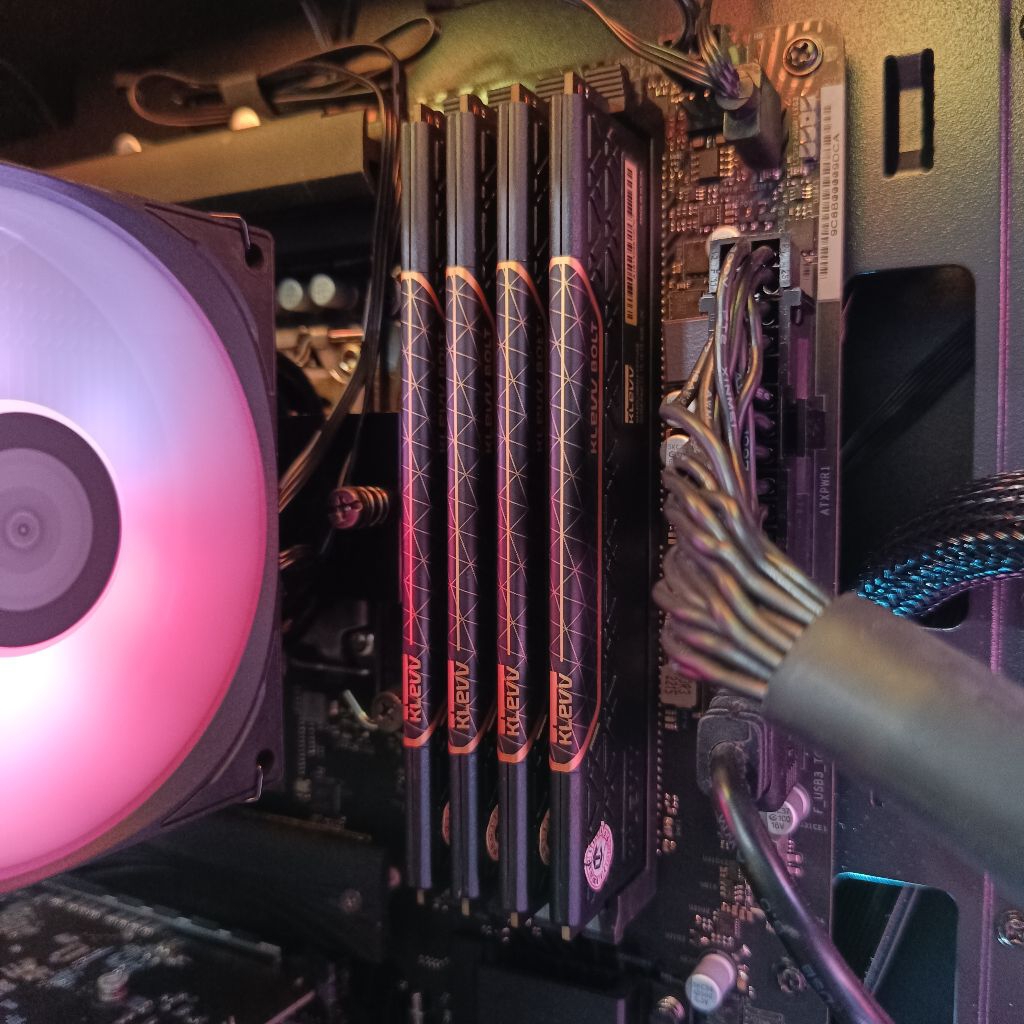 RAM Klevv Bolt 4x4GB 16GB DDR4