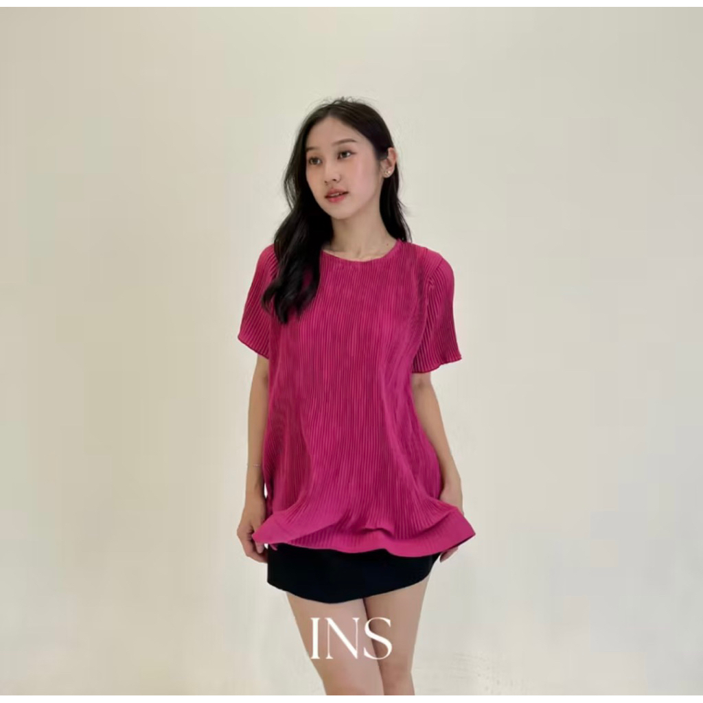 wearing ins fuschia top