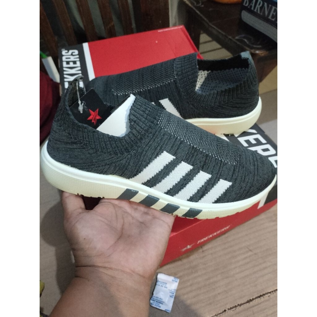 SLIP ON TREKKERS ACE ABU SIZE 37-40