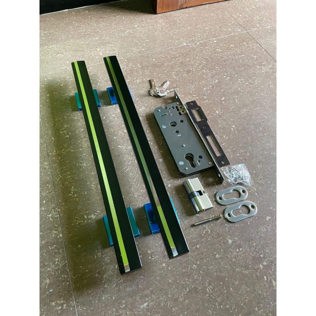 Handle Pintu/Gagang Pintu/Tarikan Pintu Dengan Set kunci Handle Panjang 45cm Model List Hitam