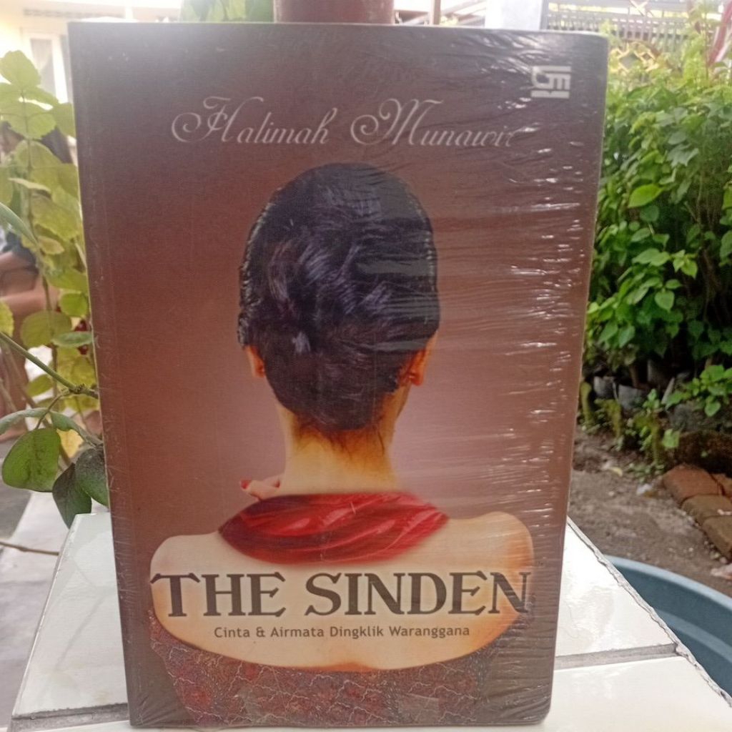 buku the sinden (cinta dan air mata dingklik waranggana)