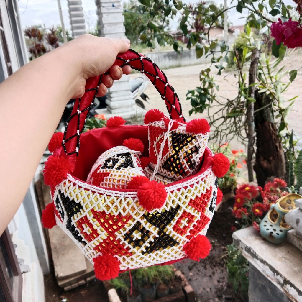 Gajut Hajut Pandan Full manik-manik Motif Ulos Tas Keranjang Hias Batak Tempat Wadah Sirih Tappa