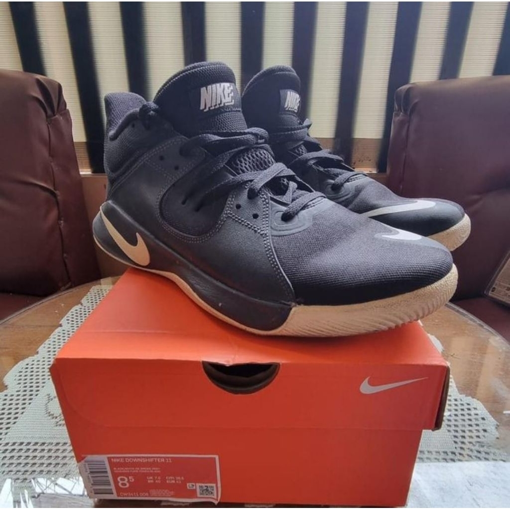 Sepatu basket nike fly by mid size 42