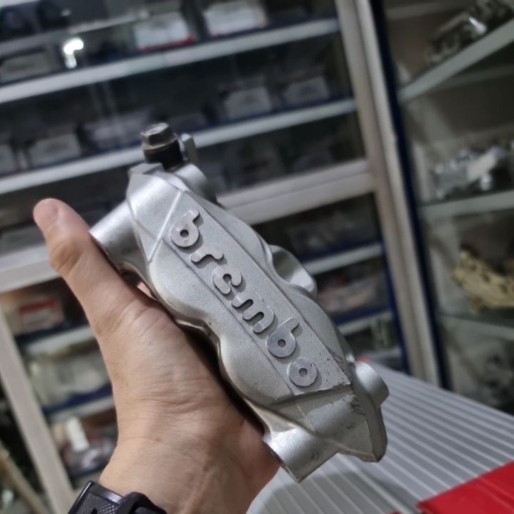 Kaliper kiri BREMBO 108 MM ORIGINAL Suzuki GSX 600 / 750 / 1000