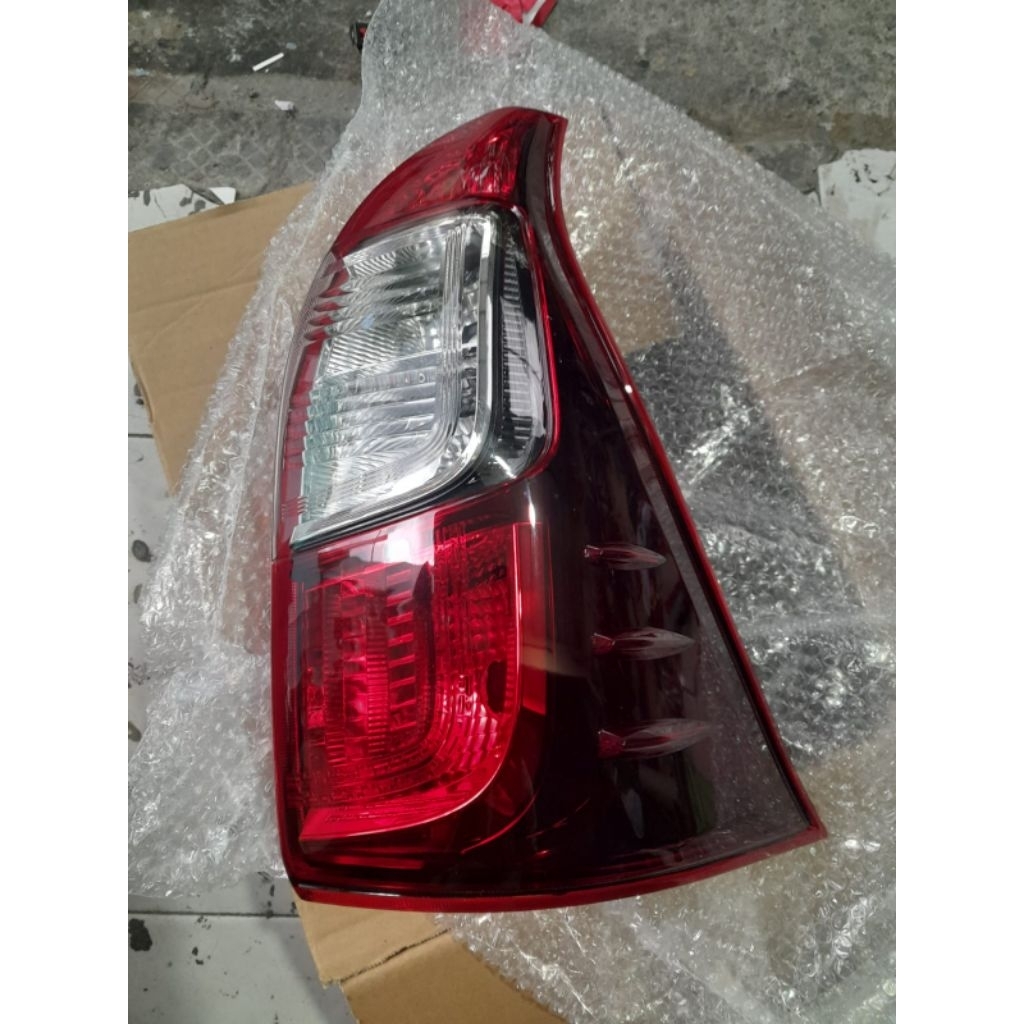 stoplamp avanza veloz 2019