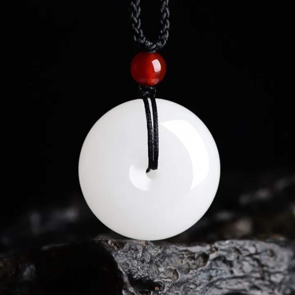 Kalung tali korea hitam gaya minimalis dengan liontin giok imitasi