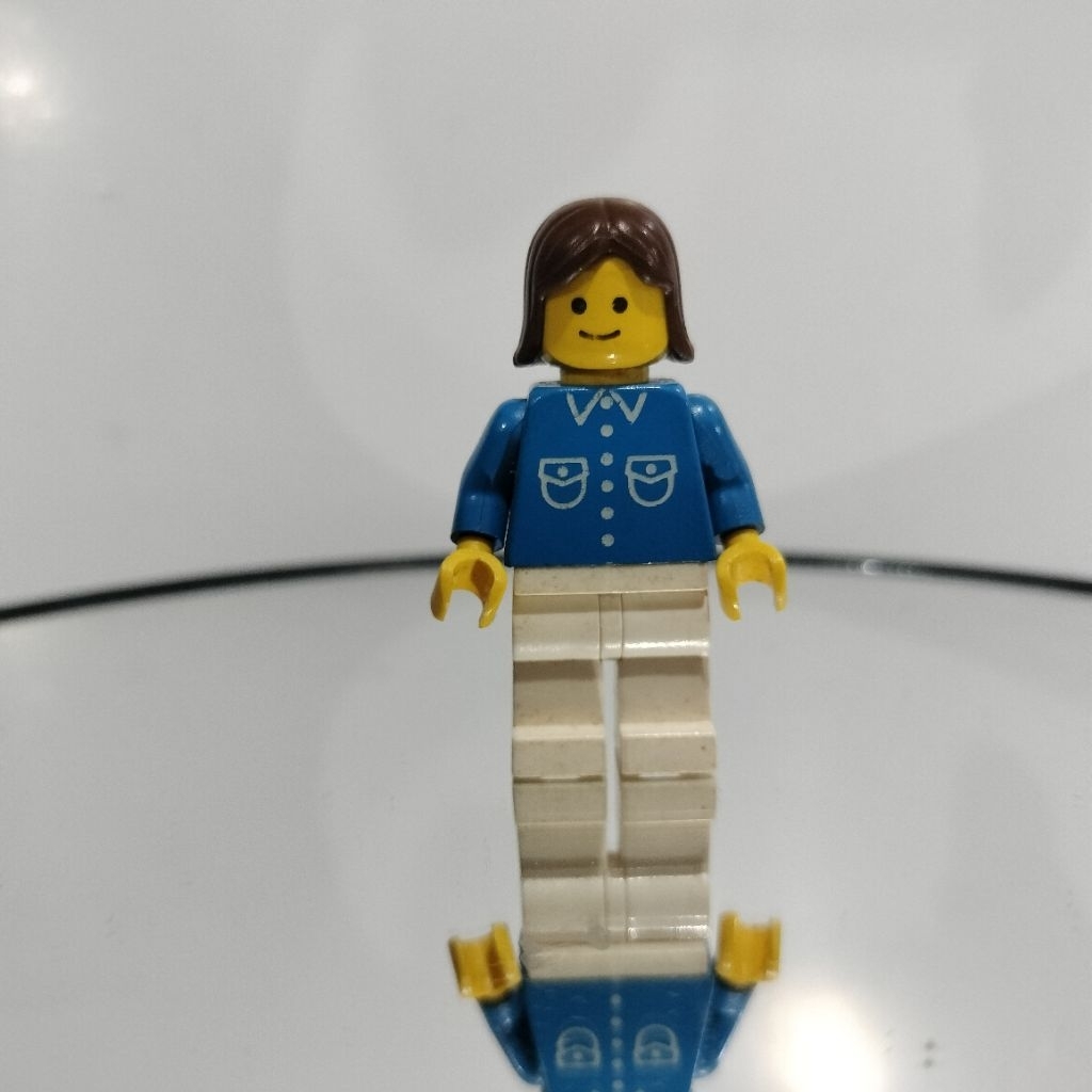 Minifigure Lego Ori Vintage Female Shirt with 6 buttons Blue - but040