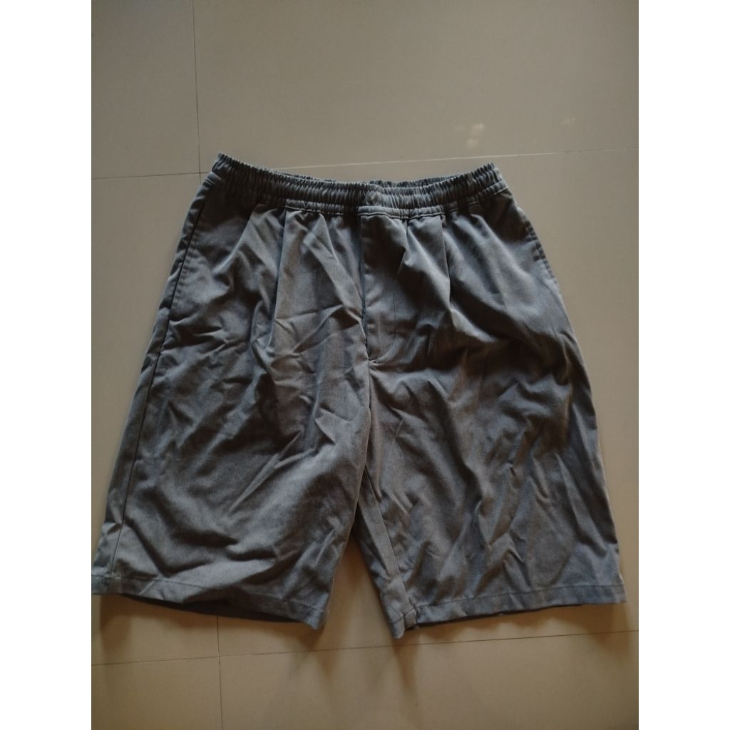 celana pendek GU abu