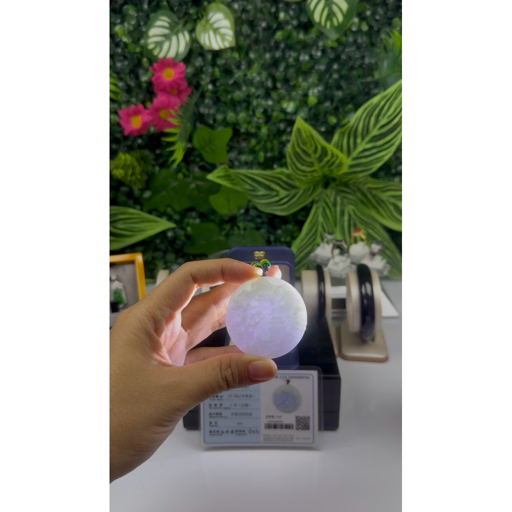 Liontin Giok Burma Lavender Carving Shansui Natural Tipe A bersertifikat