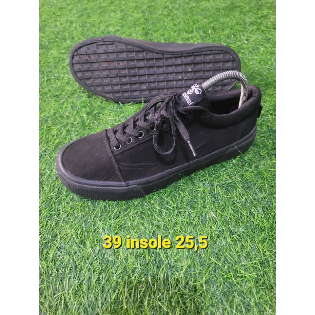 sepatu sneakers s39 hummel fullblack