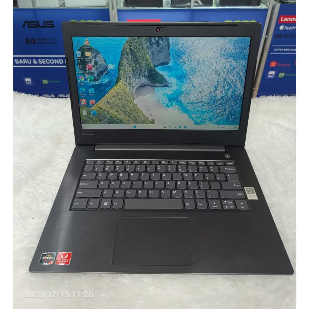 LAPTOP LENOVO V330 14ARR Amd Ryzen 3 2200U with Radeon RAM 4 GB SSD 128 GB MULUS SIAP PAKAI