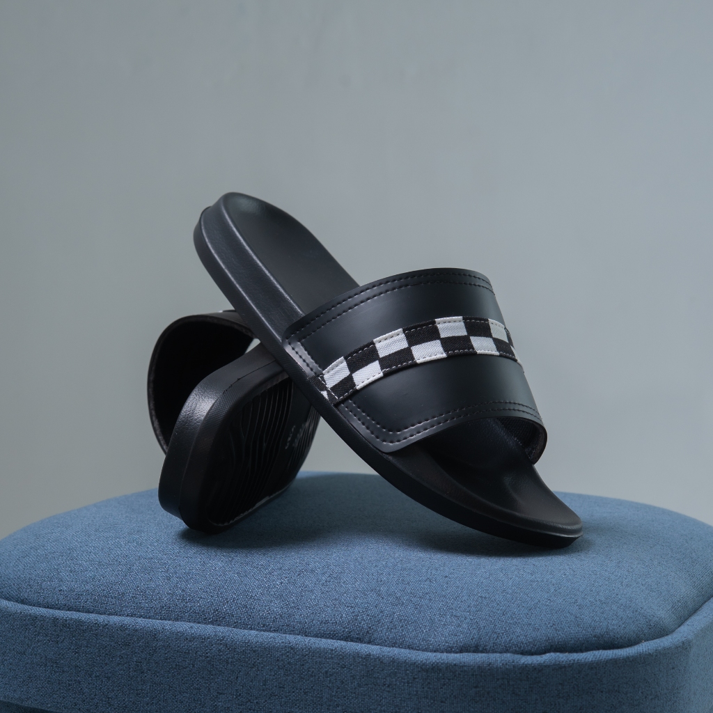Sandal Pria Keren Hitam Terbaru 2026 Motip Catur | Sandal Cowok Distro Empuk Ringan | Sandal Slide P
