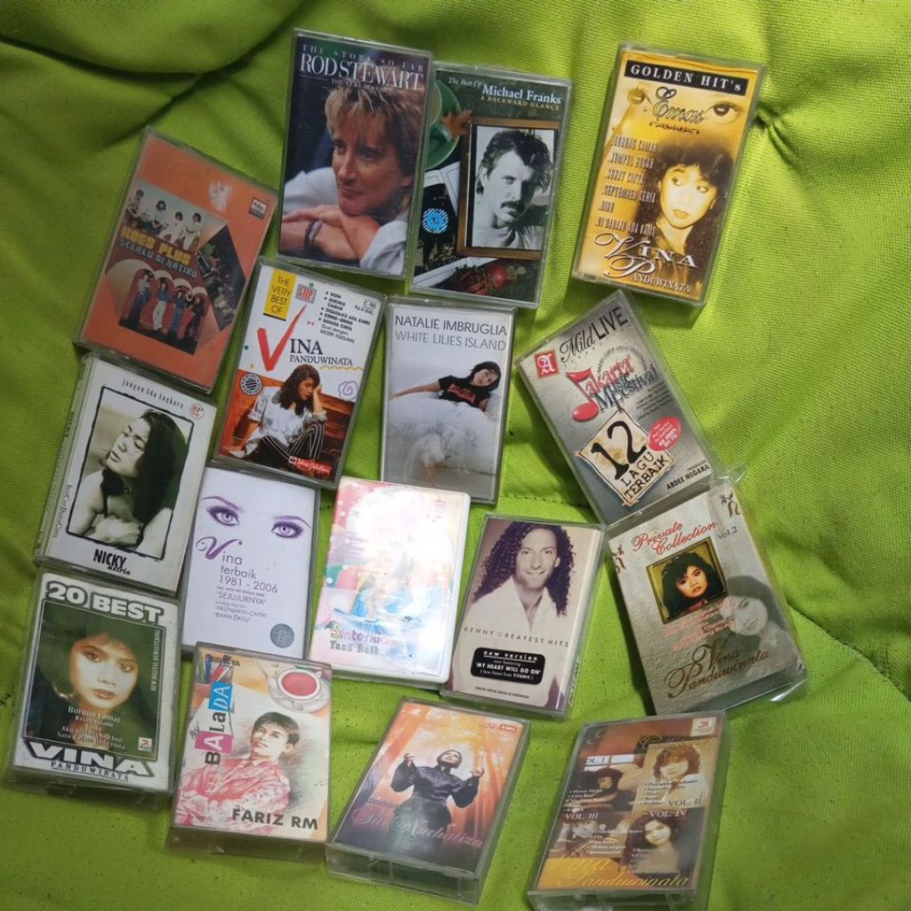 aneka kaset pita Vina panduwinata Nicky Astria Siti Nurhaliza dll