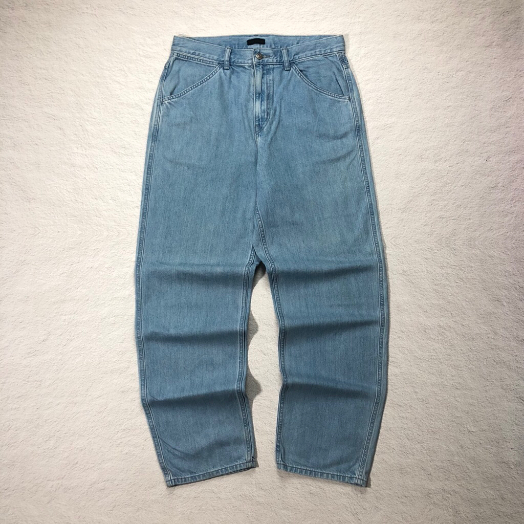 Uniqlo light blue jeans wide fit.