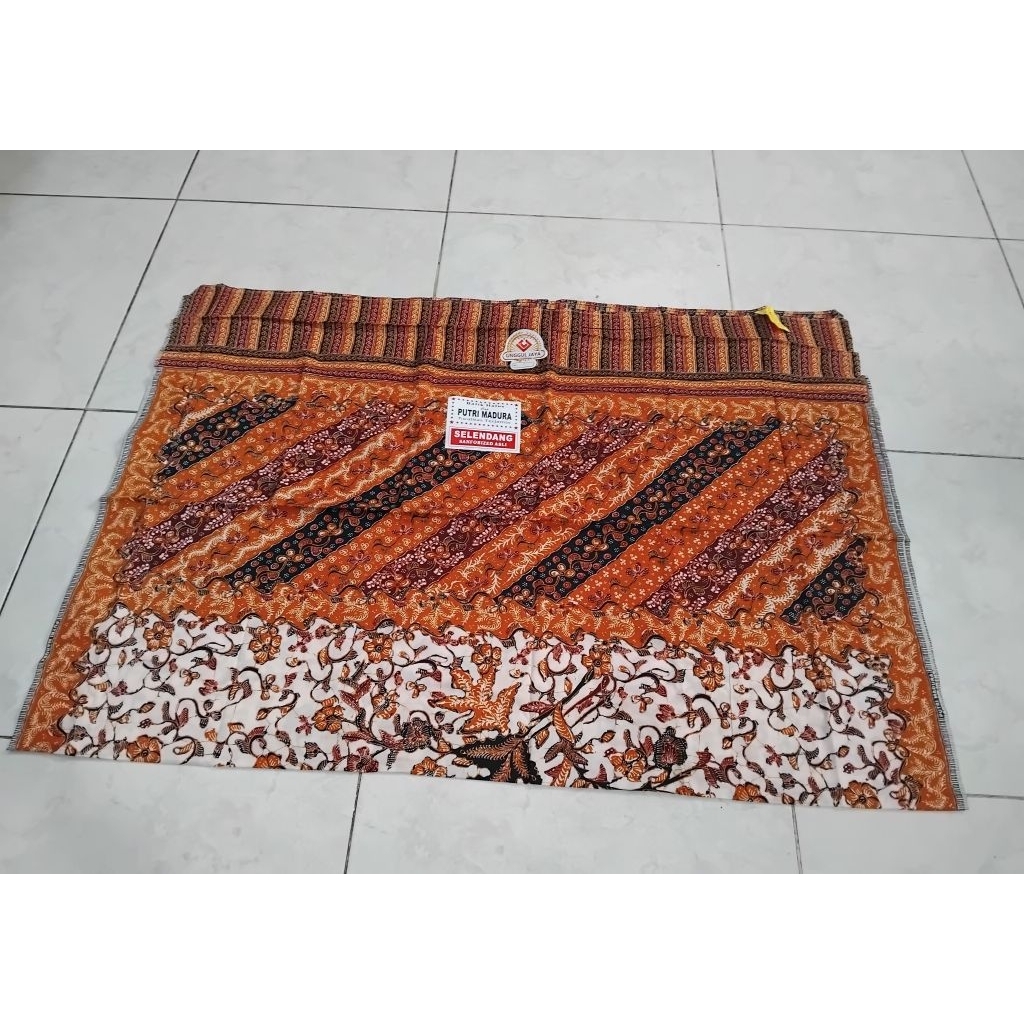 gendong bayi putri madura,selendang bayi batik