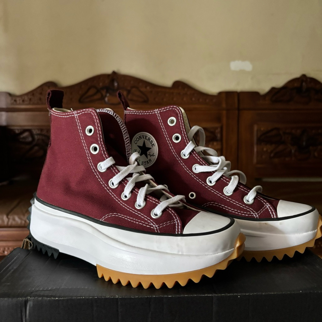 Convers*e run star hike HI maroon