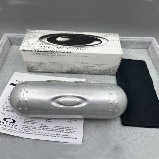 Box Kotak Kacamata Oakley Vault Metal Hardcase