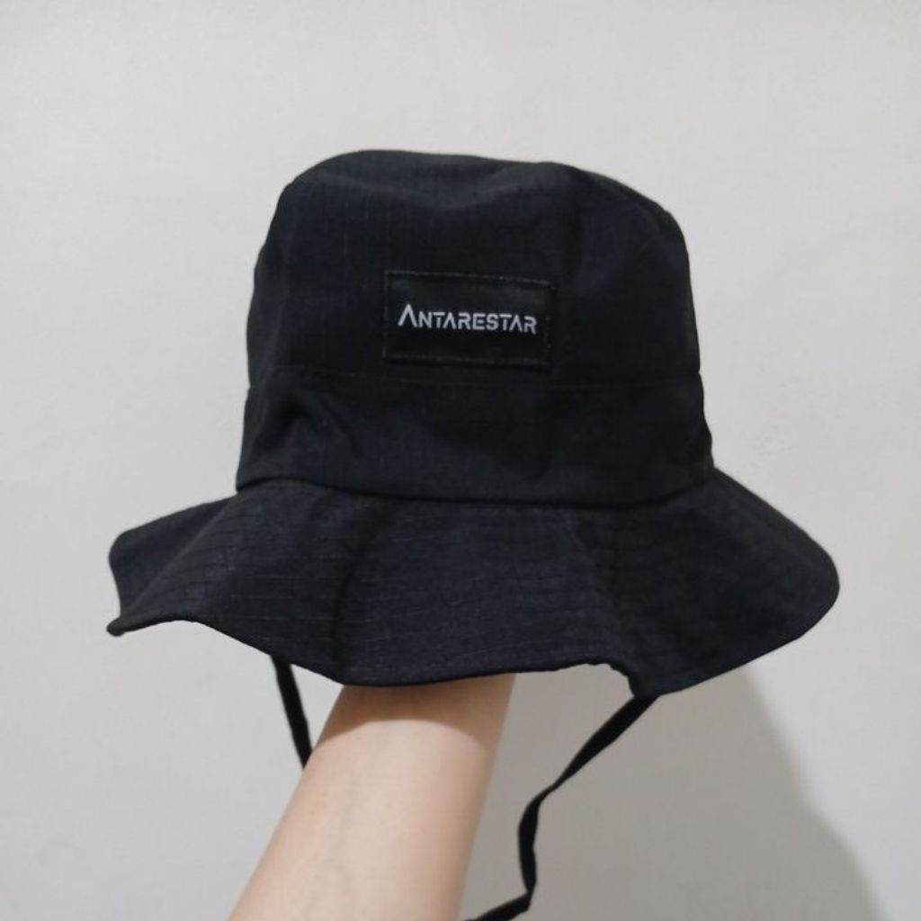 Topi Aktivitas Antarestar