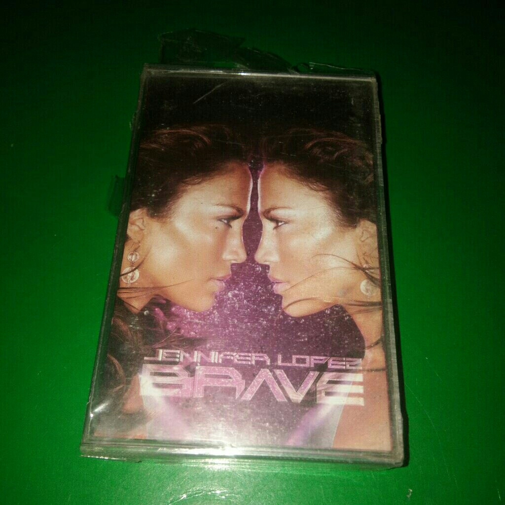 kaset pita Jennifer Lopez brave