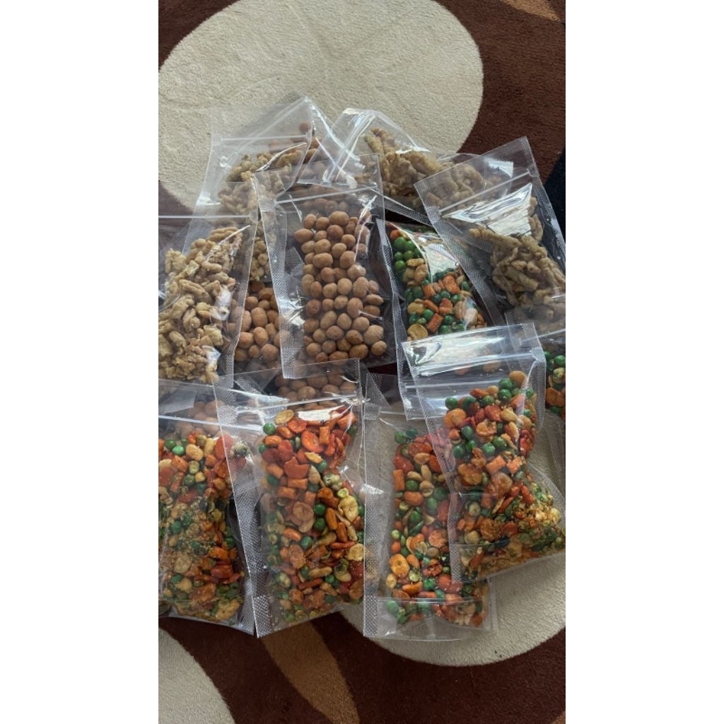 Snack Serba 5 Ribu (Basreng, Usus, Kacang Koro, Kacang Telur)