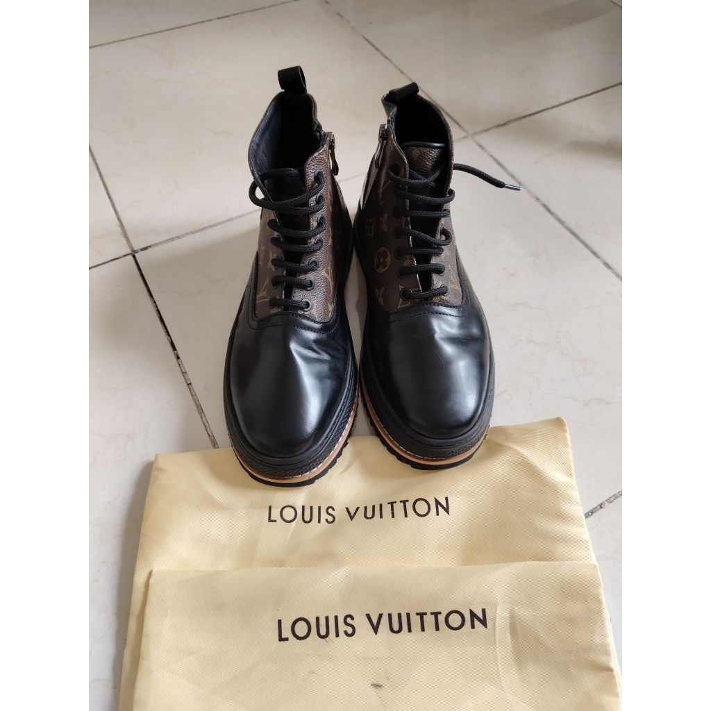 Sepatu Louis Vuitton
