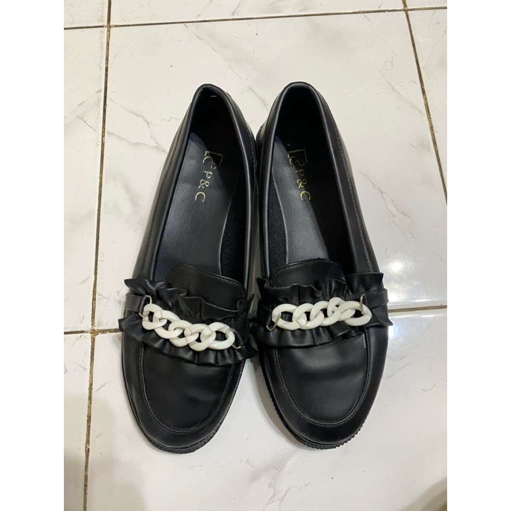 preloved sepatu docmart wanita