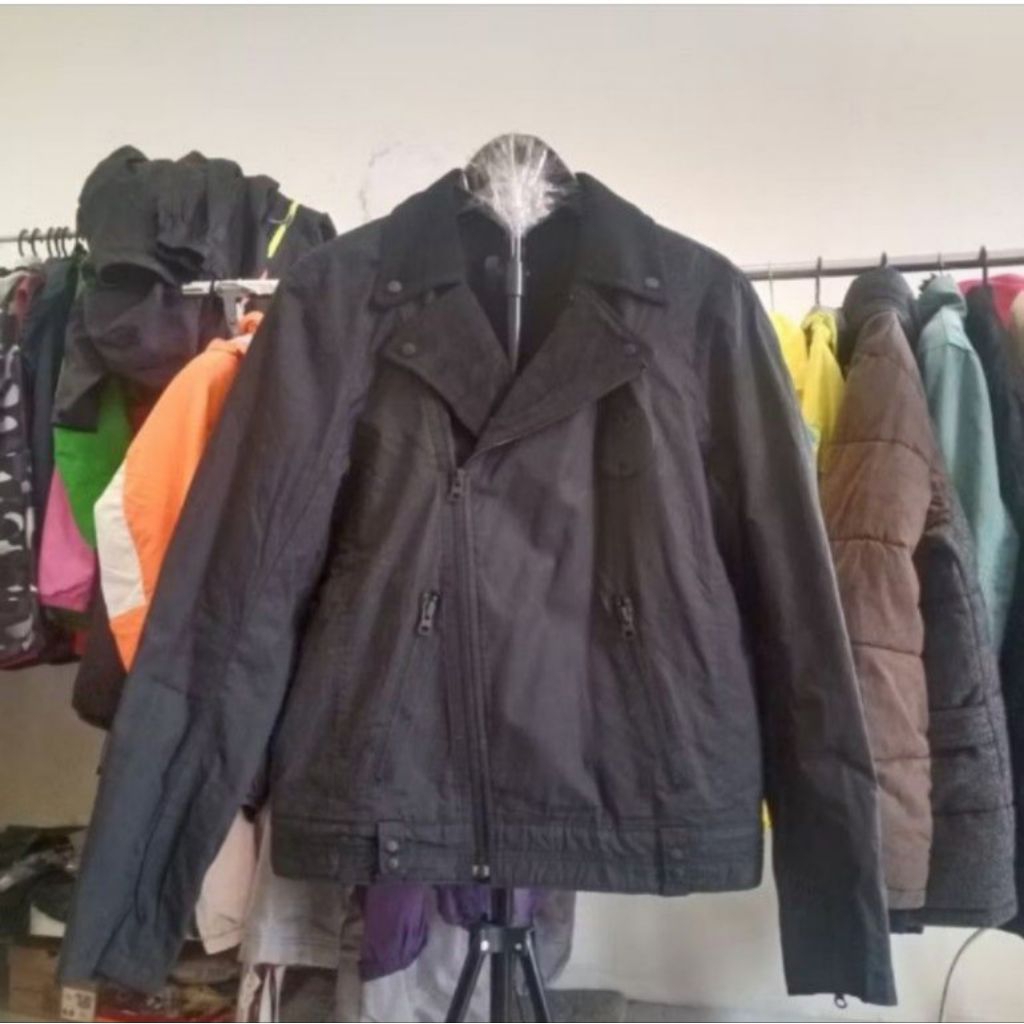 JAKET OUTDOOR RAMONES UNIQLO SECOND