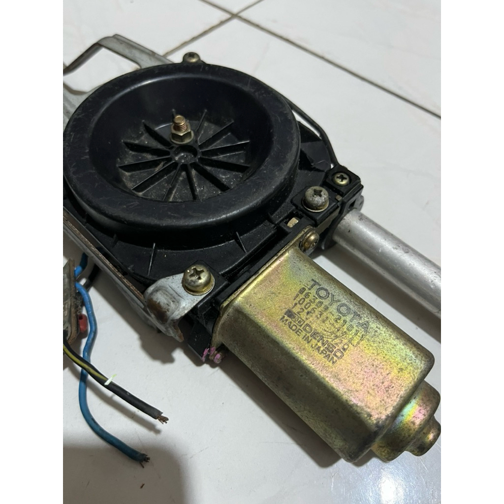 Antena elektrik original Toyota MR2
