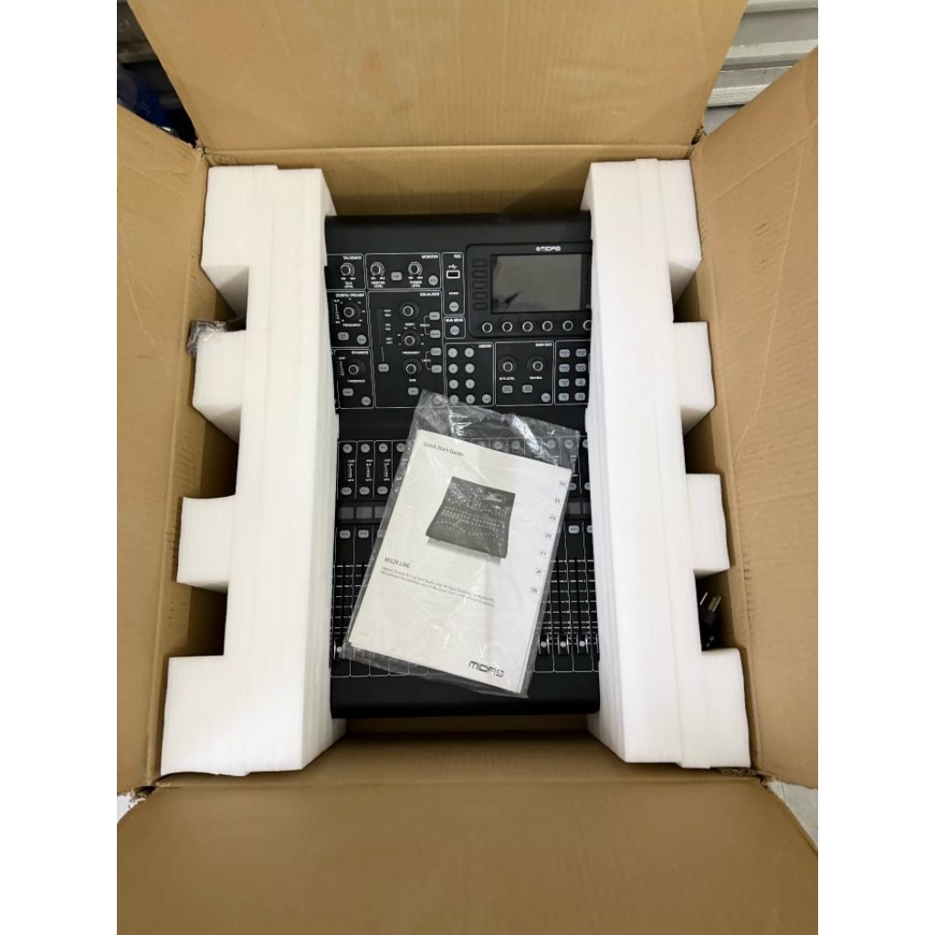 mixer midas m32r like new