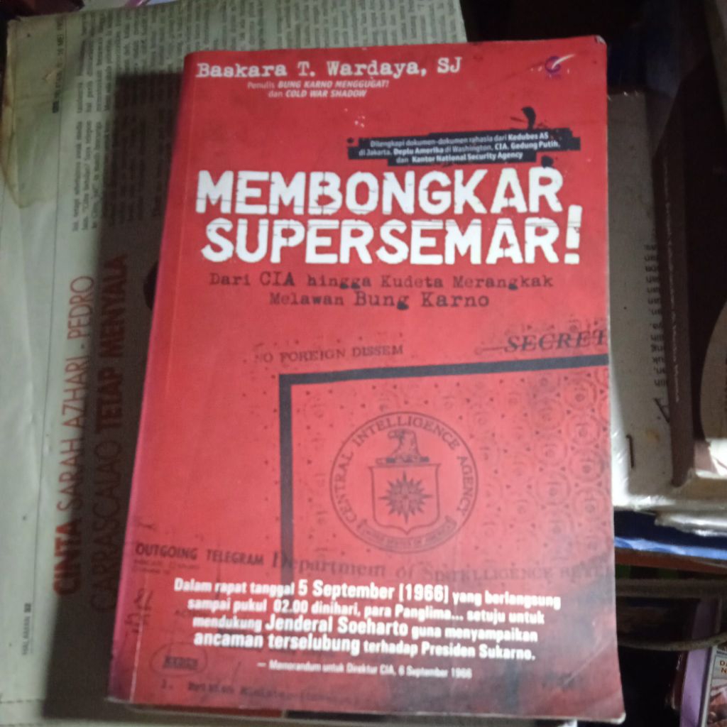 buku Membongkar Supersemar, dari CIA hingga melawan Bung Karno, buku original