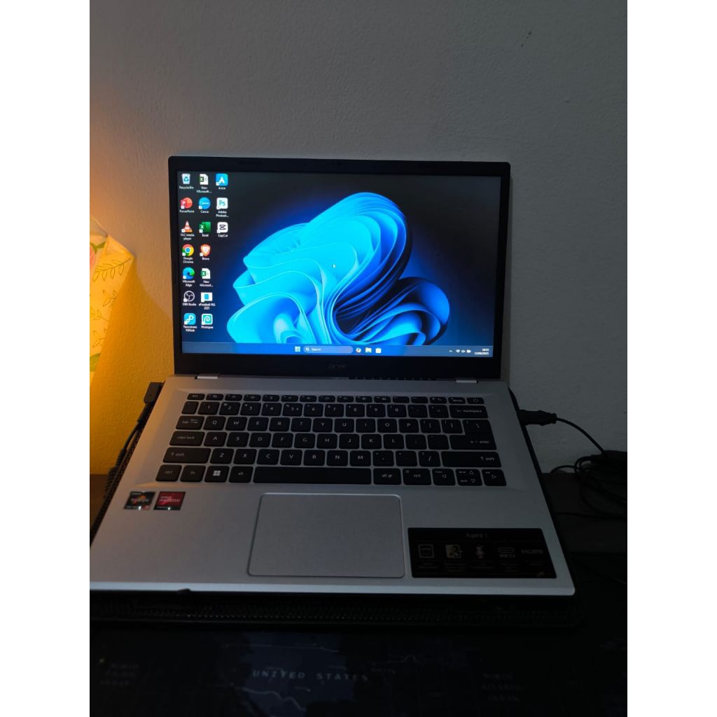 Acer aspire 3 Ryzen 3 AMD Radeon 7320U Ram 8/512GB SSD