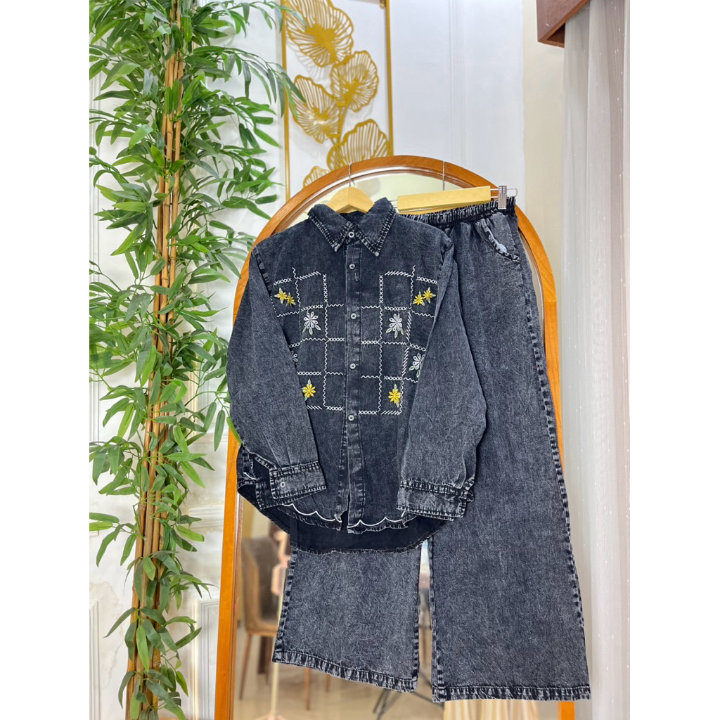 One Set Jeans Wanita