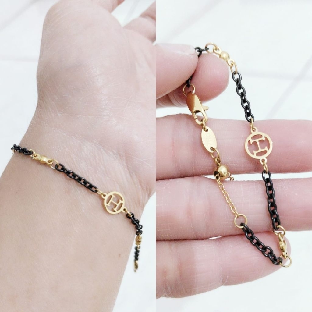 U6 gelang kait lobster serut huruf H black gold cap 750/17k