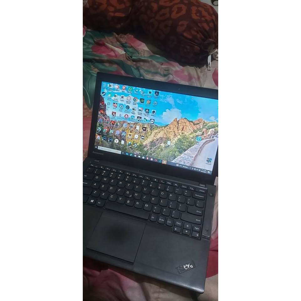 Laptop Slim Kecil Ringan Lenovo Thinkpad x240 I5 8GB SSD 256GB Speaker Baru Original, flexible sudah