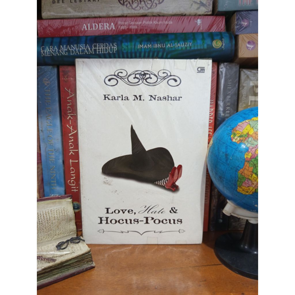 Novel Metro Pop : Love, Curse & Hocus Pocus