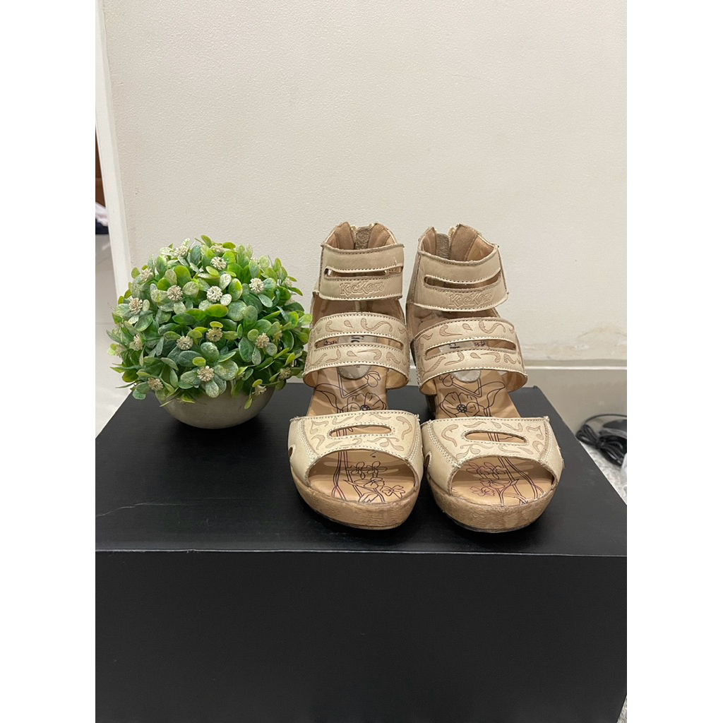 sepatu sandal wanita kickers preloved