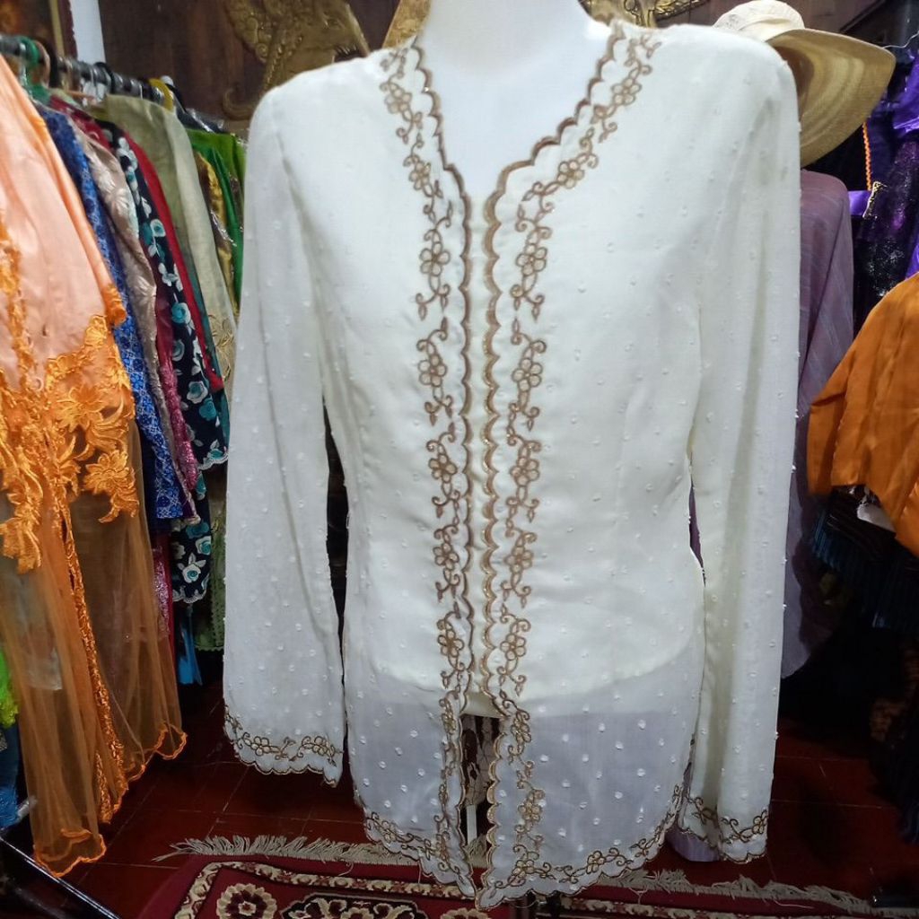 Setelan Kebaya Encim Rubiah Bordir warna Putih