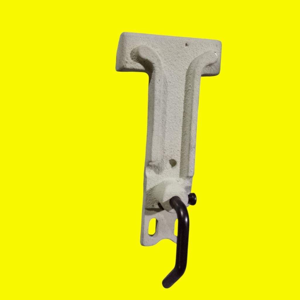 dudukan mesin pasang kancing juki