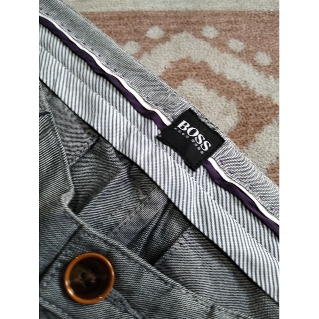 Hugo Boss celana chinos pria grey