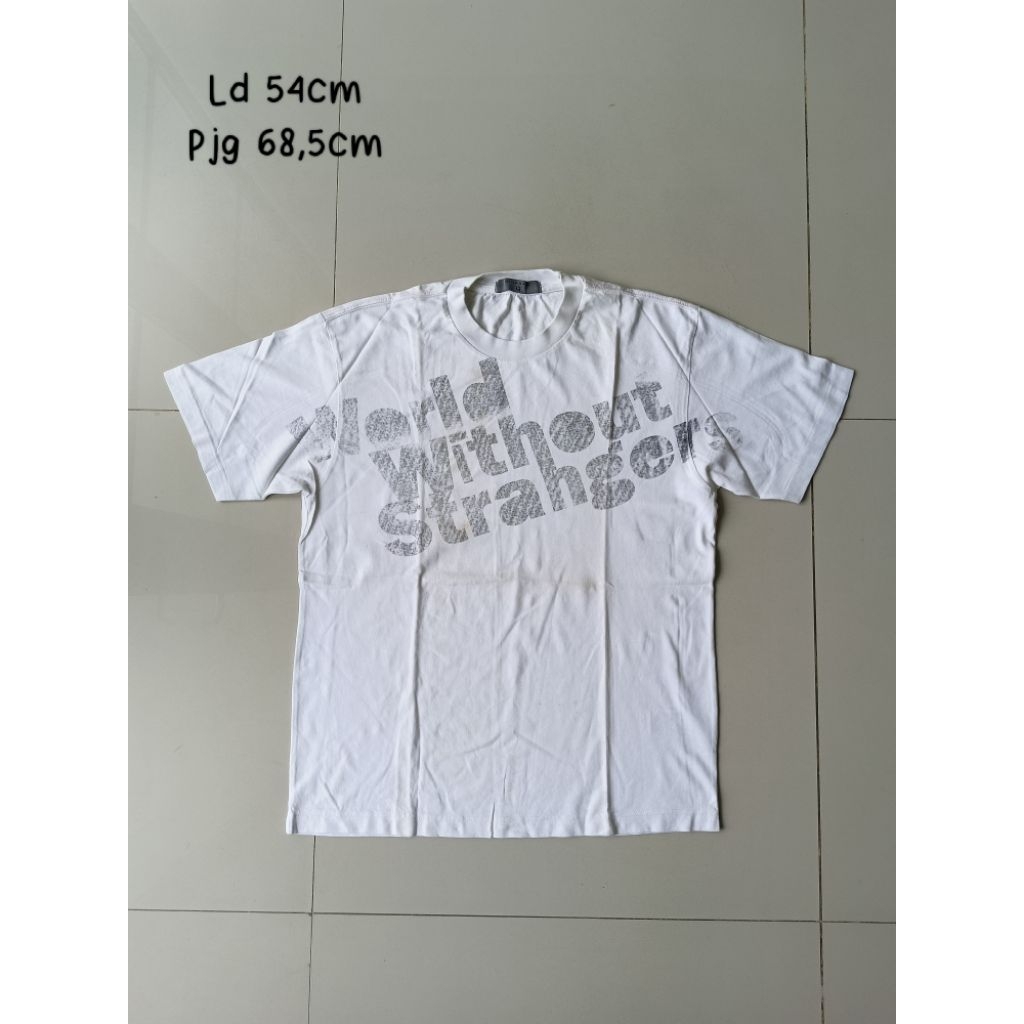 [size M] Preloved kaos oblong cowok atasan pria Giordano putih world without stranger tebal