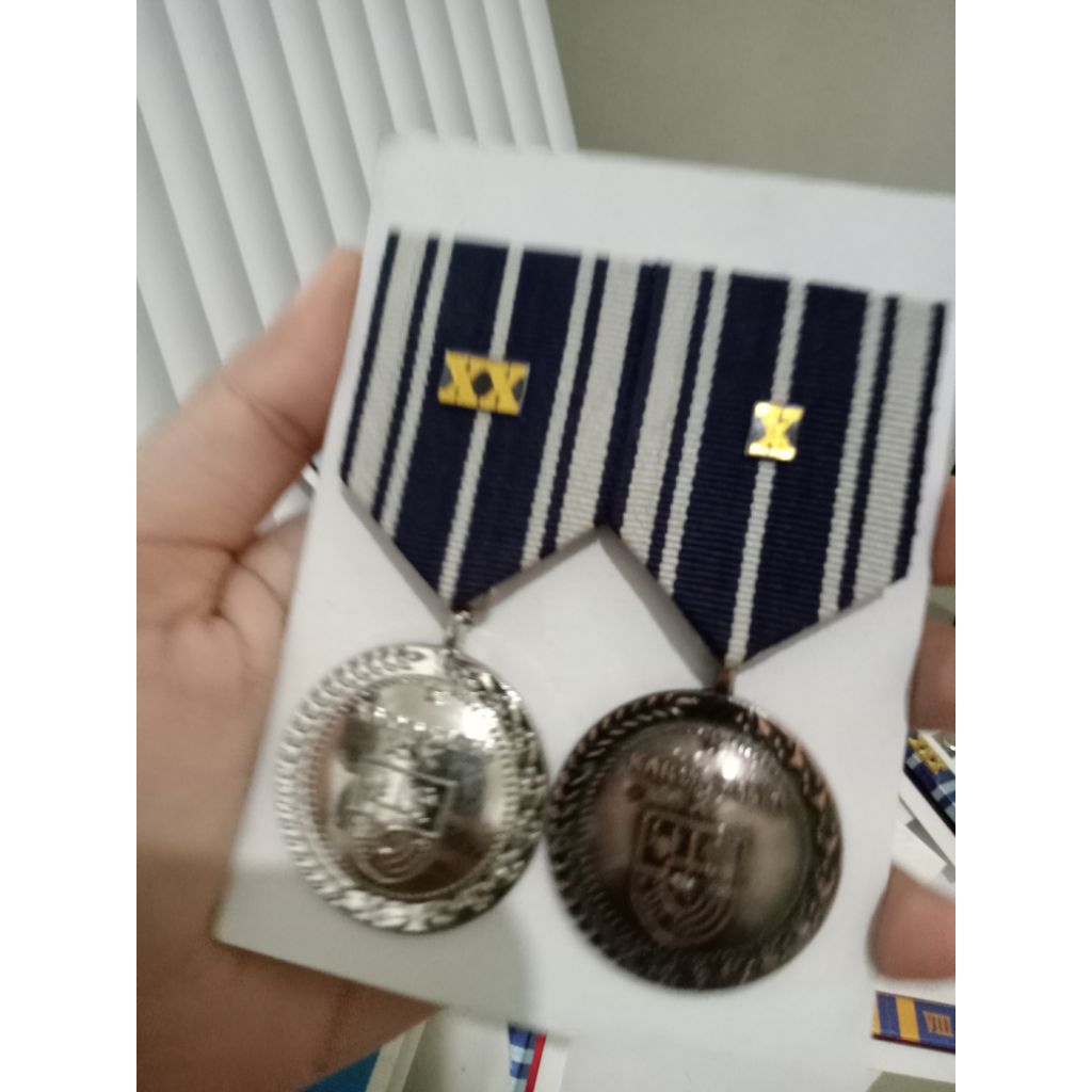 Satya lencana pdu/mendali PNS (karya Satya 10 20)