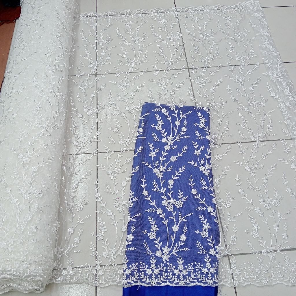 BAHAN/KAIN TILE BORDIR MOTIF BUNGA RAMBAT khusus putih